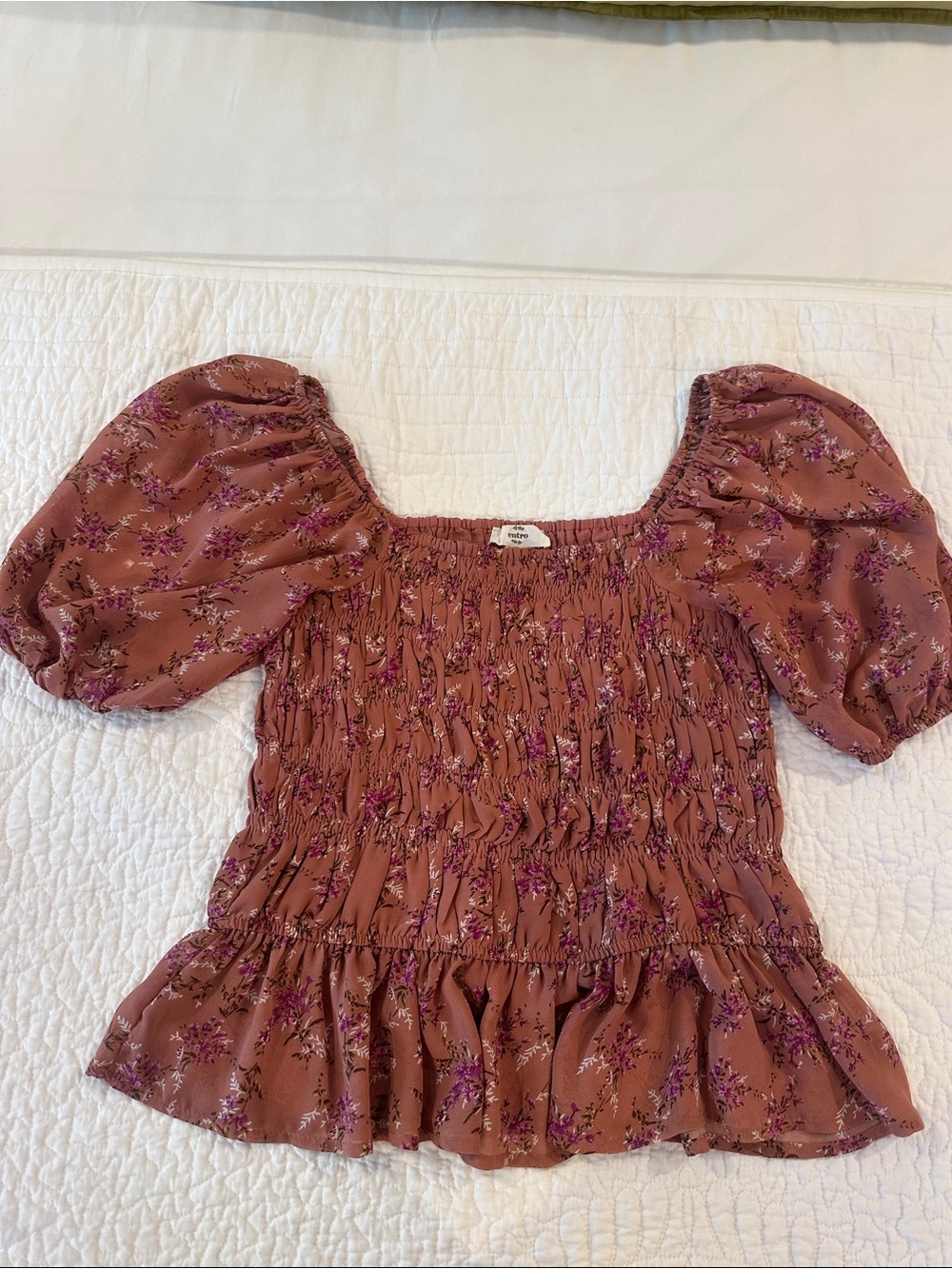 entro Mauve Floral Smocked Peasant Top